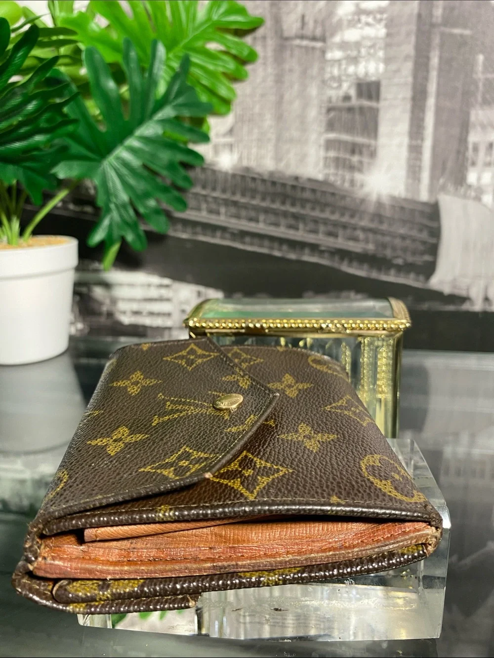 Authentic Vintage Louis Vuitton Monogram Elise Envelope Flap Closure Wallet